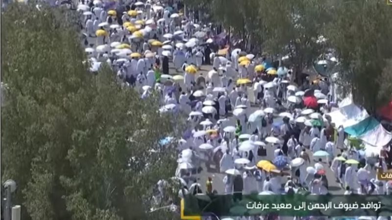 توجه حجاج بيت الله الحرام إلى صعيد عرفات
