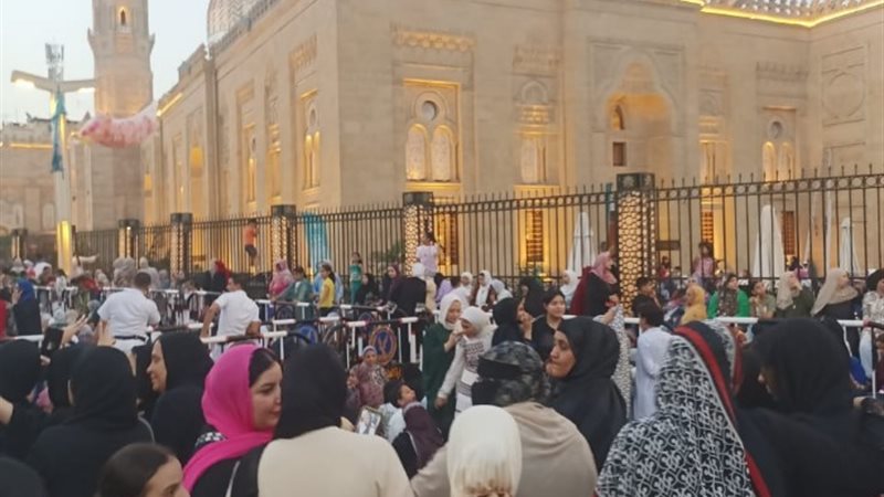 توافد المصلين
