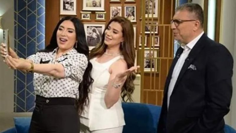 عبير صبري و شقيقتها مروة صبري والإعلامي عمرو الليثي