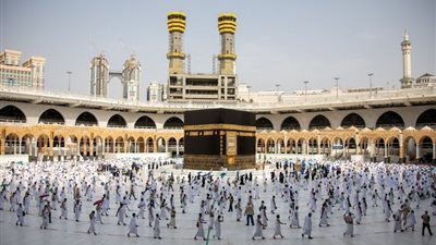 «الحج والعمرة» تبدأ في إصدار تأشيرات المعتمرين اليوم
