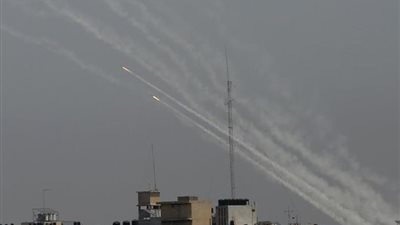 إطلاق رشقات صاروخية من رفح الفلسطينية تجاه مستعمرات غلاف غزة