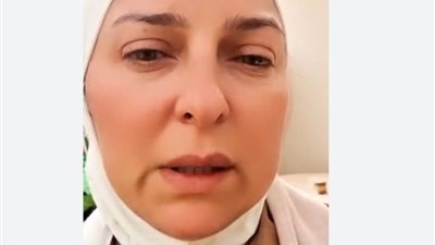 انهيار دعاء فاروق خلال تشييع جنازة حماتها من مسجد مصطفى محمود