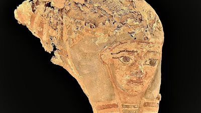 الكشف عن 33 مقبرة عائلية من العصور اليونانية والرومانية المتأخرة بأسوان