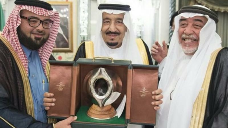 الدكتور صالح الشيبي مع خادم الحرمين الشريفين