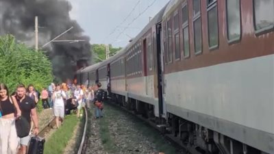 مقتل 4 أشخاص وإصابة 5 في حادث تصادم بين قطار وحافلة في سلوفاكيا
