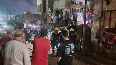 سقط بالأهالي، انهيار عقار مكون من 4 طوابق في بورسعيد (صور)