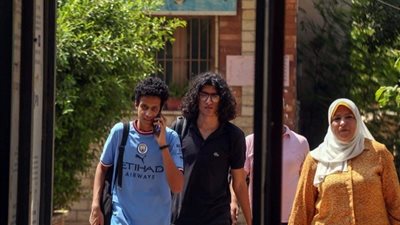 اليوم، طلاب الثانوية العامة الشعبة العلمية يؤدون امتحان الفيزياء