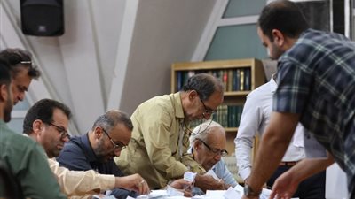 انتخابات الرئاسة الإيرانية، تفوق بزشكيان على جليلي في المؤشرات الأولية