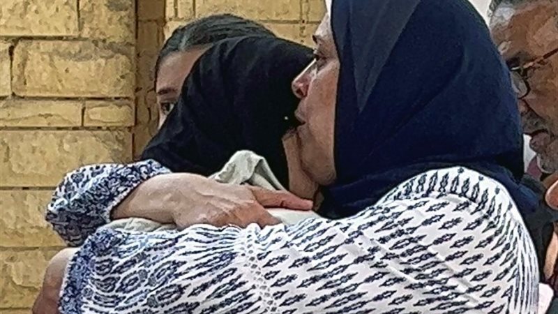 دعم ام لابنتيها بعد امتحان الفيزياء