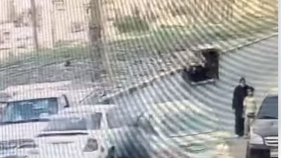 بسبب السرعة الزائدة، العناية الإلهية تنقذ سيدة ونجلها من الموت بالبدرشين (فيديو)