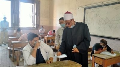 بدء امتحان «البلاغة» لطلاب القسم العلمي بالثانوية الأزهرية