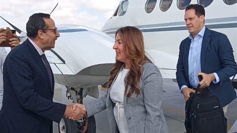 السفيرة الأمريكية