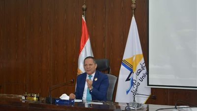 رئيس جامعة دمياط يتابع ضوابط التصحيح الإلكتروني بكليتي الطب والتمريض