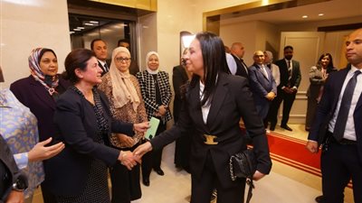 مايا مرسي تصل مقر وزارة التضامن وتوجه الشكر للوزيرة السابقة