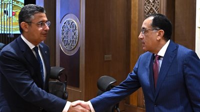 مدبولي يتابع مع وزير التموين جهود توافر السلع وضبط الأسواق