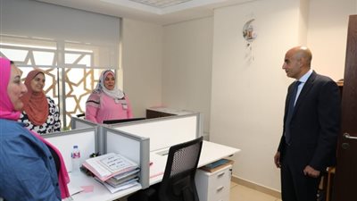 وزير التعليم يتفقد الإدارات المختلفة بديوان الوزارة في العاصمة الإدارية