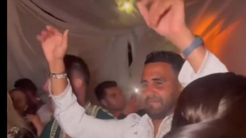 جانب من احتفال رياض محرز