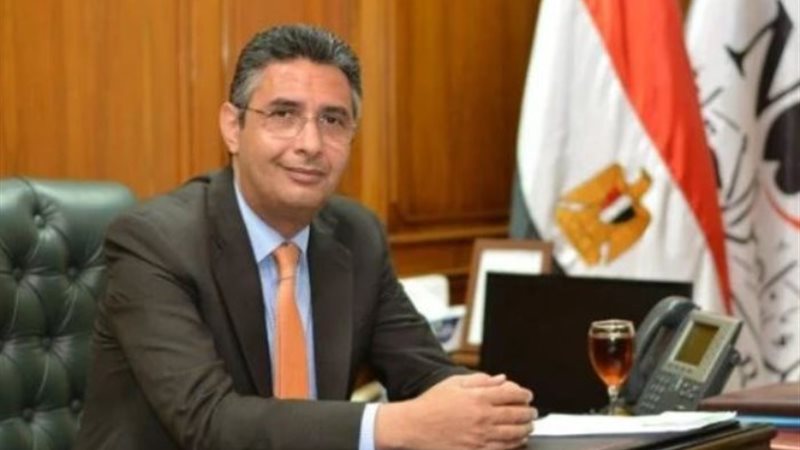 الدكتور شريف فاروق