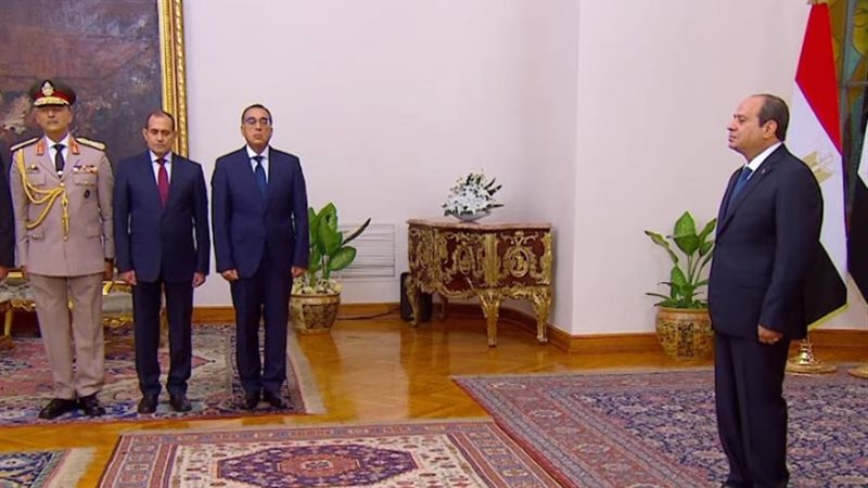 جانب من حلف اليمين الدستورية للحكومة الجديدة