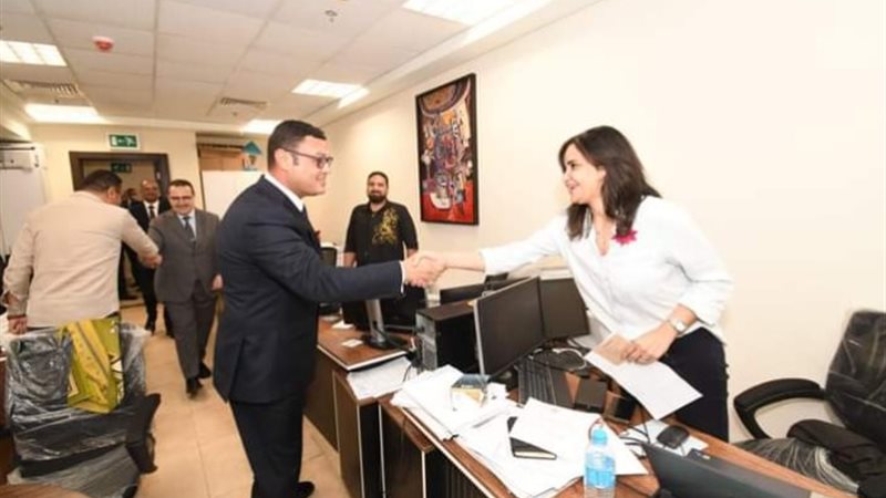 جانب من جولة وزير الإسكان الجديد