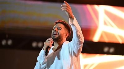 وسط تفاعل كبير من الجمهور، حماقي يتألق بحفل في بورسعيد (صور)