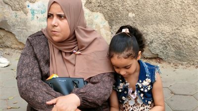 «أجيال بتسلم أجيال»، أطفال ينتظرون أشقائهم خارج لجان الثانوية العامة (صور)