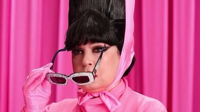 رقص على البحر ومشروب بدون كحول، أبرز مواقف فيفي عبده المثيرة للجدل