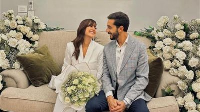«شالها على كتفه ورقص بها»، خالد أنور يحتفل بخطوبة شقيقته مروة (صور)