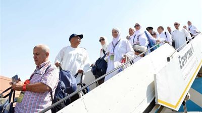 مصر للطيران تختتم الجسر الجوي لعودة حجاج مالي وغينيا