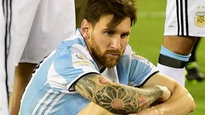 شاهد ركلة جزاء ميسي المهدرة على طريقة بانينكا أمام الإكوادور (فيديو)