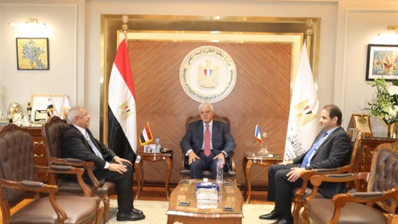 الدكتور أيمن عاشور وزير التعليم العالي والبحث العلمي