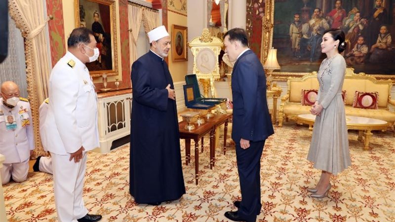 ملك تايلاند يستقبل شيخ الأزهر