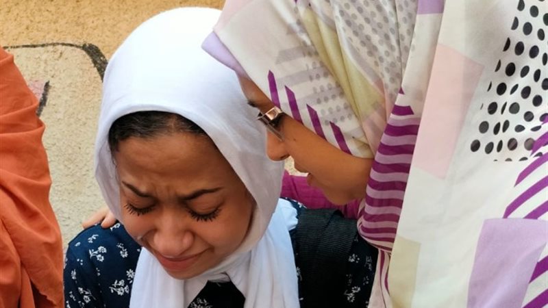 انهيار طالبة ثانوية عامة بعد امتحان الجغرافيا