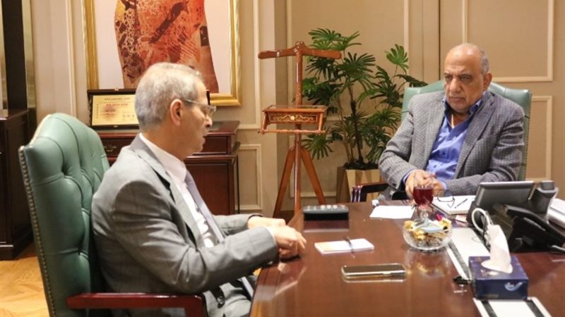 وزير الكهرباء ورئيس القابضة خلال اللقاء
