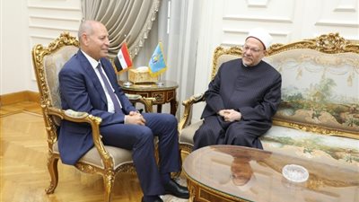 مفتي الجمهورية يهنئ محافظ القاهرة بمنصبه الجديد