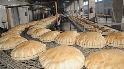 طريقة عمل الخبز العربي في البيت بخطوات سهلة