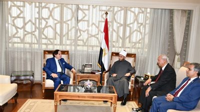 وزير الأوقاف يستقبل الأمين العام لرابطة الجامعات الإسلامية (صور)
