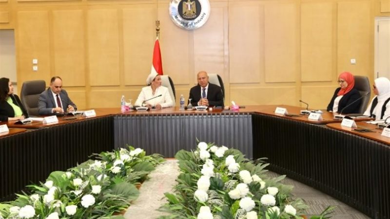 الفريق كامل الوزير ووزيرة البيئة